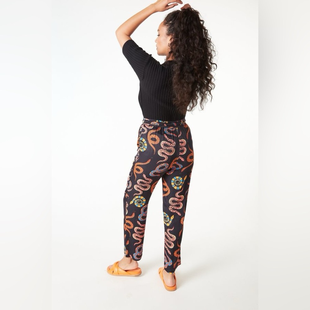 FARM Rio Black Straight-Leg Snake Print Pants with Multicolor Motifs - Picture 7 of 15